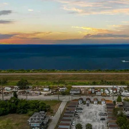 Modern Studio Retreat With King Bed - Cozy Comfort Pahokee Bagian luar foto
