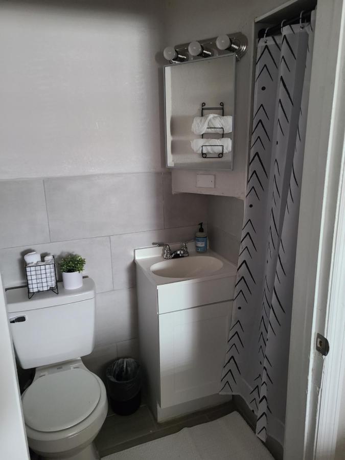 Modern Studio Retreat With King Bed - Cozy Comfort Pahokee Bagian luar foto